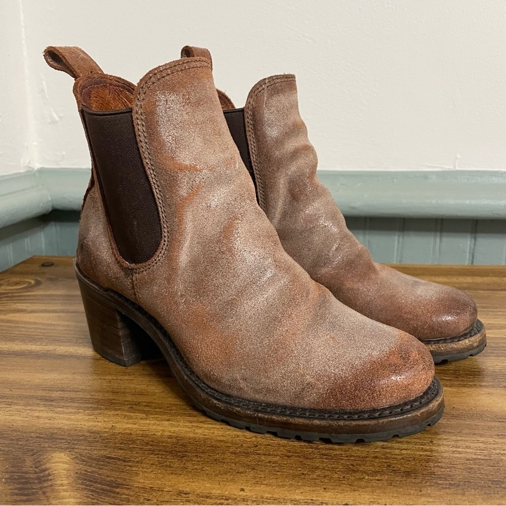 Frye Women's Brown Chocolate Sabrina Suede Block Heel Chelsea Boot Size 7.5
